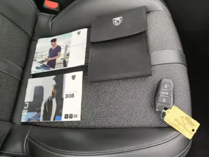 Photo 15 Peugeot 308  SW PHEV 180 e-EAT8 Allure Pack