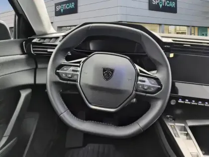 Photo 11 Peugeot 308  PHEV 180 e-EAT8 Allure Pack