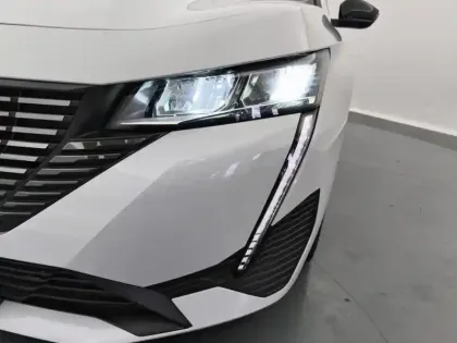 Photo 13 Peugeot 308  PHEV 180 e-EAT8 Allure Pack