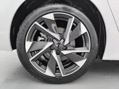 Photo 14 Peugeot 308  PHEV 180 e-EAT8 Allure Pack