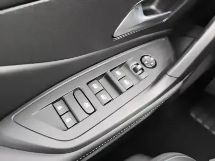 Photo 19 Peugeot 308  PHEV 180 e-EAT8 Allure Pack