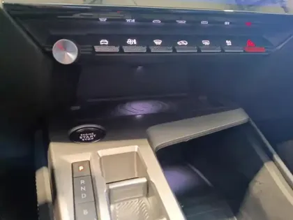 Photo 12 Peugeot 308  SW PHEV 180 e-EAT8 Active Pack