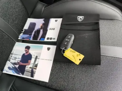 Photo 15 Peugeot 308  PHEV 180 e-EAT8 Allure Pack