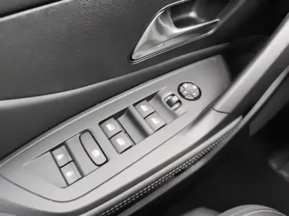 Photo 19 Peugeot 308  PHEV 180 e-EAT8 Allure Pack