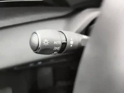 Photo 17 Peugeot 308  PHEV 180 e-EAT8 Allure Pack