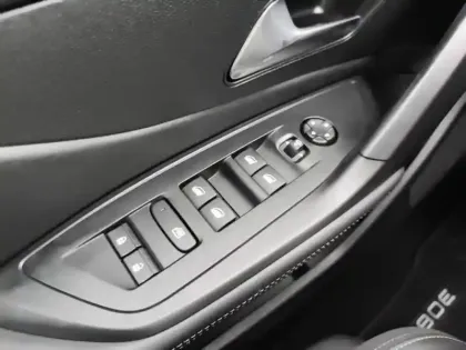 Photo 23 Peugeot 308  PHEV 180 e-EAT8 Allure Pack