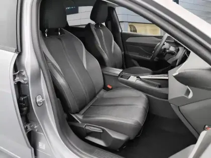 Photo 8 Peugeot 308  SW PHEV 180 e-EAT8 Allure Pack