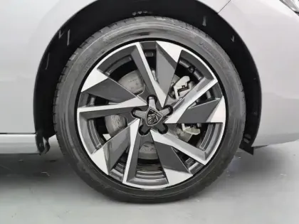 Photo 14 Peugeot 308  SW PHEV 180 e-EAT8 Allure Pack