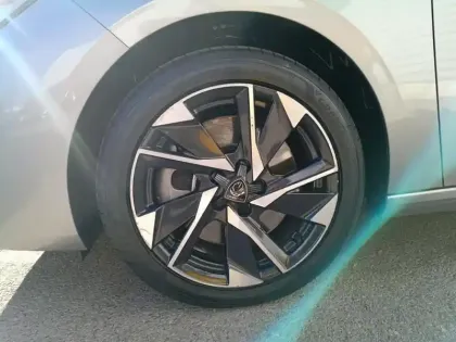 Photo 14 Peugeot 308  SW PHEV 180 e-EAT8 Allure Pack