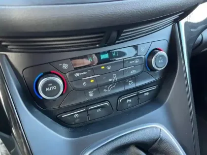 Photo 14 Ford Kuga  1.5 EcoBoost 150ch Stop&Start Titanium 4x2 Euro6.2