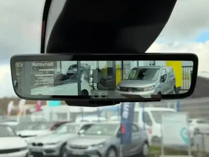 Photo 10 Opel Combo Cargo  M Diesel 130ch automatique Pack Premium Connect