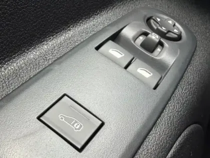 Photo 14 Opel Combo Cargo  M Diesel 130ch automatique Pack Premium Connect