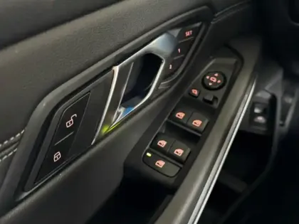 Photo 26 BMW Serie 3 Série 3 Touring 318iA 156ch M Sport