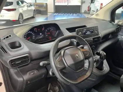 Photo 13 Peugeot Partner  Standard 650kg BlueHDi 75ch Premium 4cv (9999?ht)