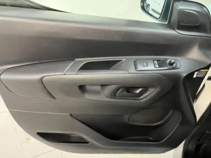 Photo 10 Peugeot Partner  Standard 650kg BlueHDi 75ch Premium 4cv (9999?ht)