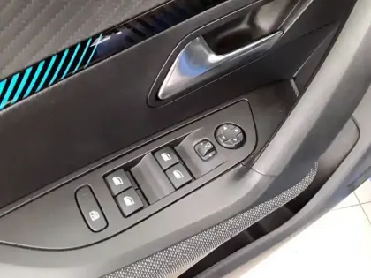 Photo 24 Peugeot 2008  BlueHDi 110 S&S BVM6