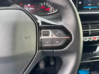 Photo 20 Peugeot 2008  PureTech 100 S&S BVM6