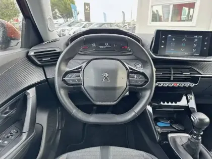 Photo 8 Peugeot 2008  PureTech 100 S&S BVM6