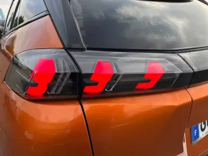 Photo 16 Peugeot 2008  PureTech 100 S&S BVM6