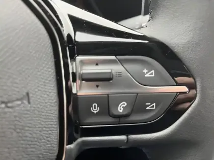 Photo 15 Peugeot 308  Hybrid 145 e-DCS6