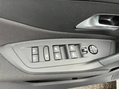 Photo 84 Peugeot 308  Hybrid 145 e-DCS6