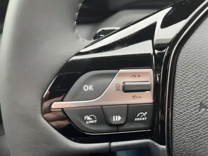 Photo 14 Peugeot 308  Hybrid 145 e-DCS6