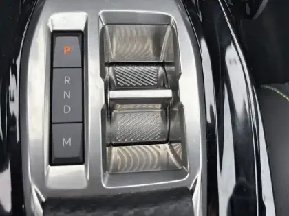 Photo 13 Peugeot 208  Hybrid 136 e-DCS6