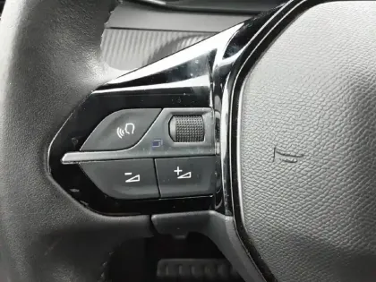 Photo 17 Peugeot 208  PureTech 75 S&S BVM5