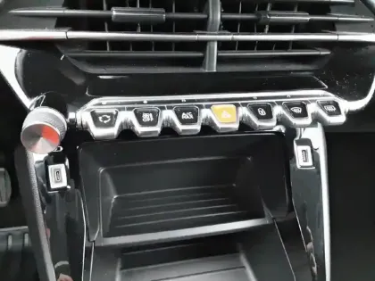 Photo 20 Peugeot 208  PureTech 75 S&S BVM5