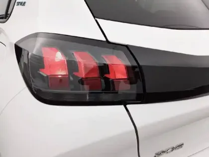 Photo 16 Peugeot 208  PureTech 75 S&S BVM5