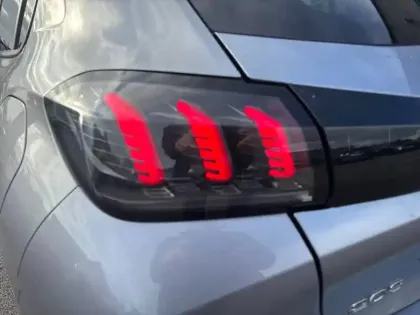 Photo 16 Peugeot 208  PureTech 100 S&S BVM6