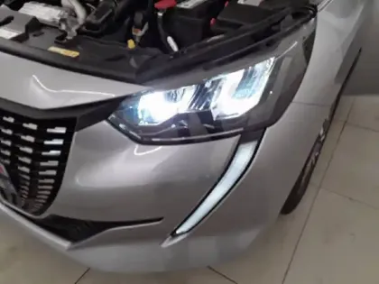 Photo 15 Peugeot 208  PureTech 100 S&S BVM6