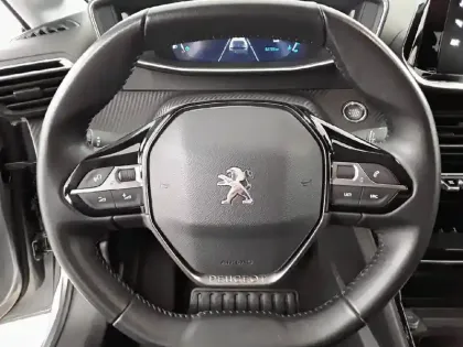 Photo 8 Peugeot 208  PureTech 100 S&S BVM6