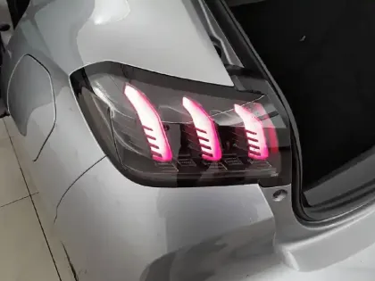 Photo 16 Peugeot 208  PureTech 100 S&S BVM6