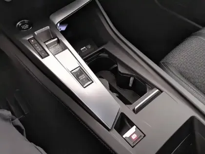 Photo 13 Peugeot 308  SW PHEV 180 e-EAT8