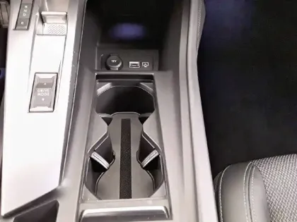 Photo 24 Peugeot 308  SW PHEV 180 e-EAT8