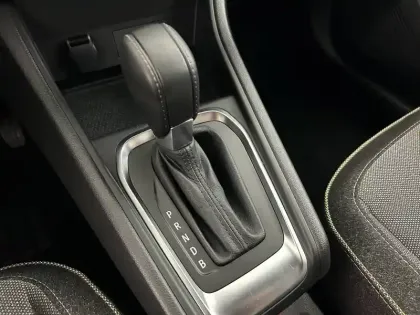 Photo 12 Renault Captur  E-Tech full hybrid 145 ch