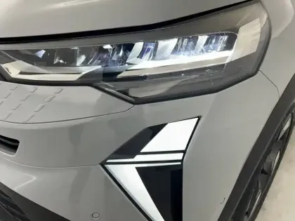 Photo 20 Renault Captur  E-Tech full hybrid 145 ch