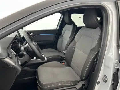 Photo 8 Renault Captur  E-Tech full hybrid 145 ch