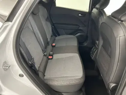 Photo 15 Renault Captur  E-Tech full hybrid 145 ch