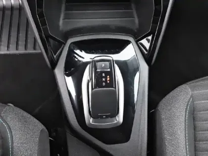 Photo 13 Peugeot 2008  PureTech 130 S&S EAT8