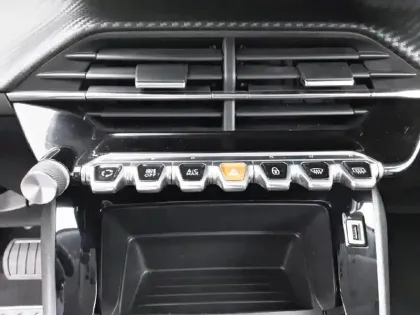 Photo 21 Peugeot 2008  PureTech 130 S&S EAT8