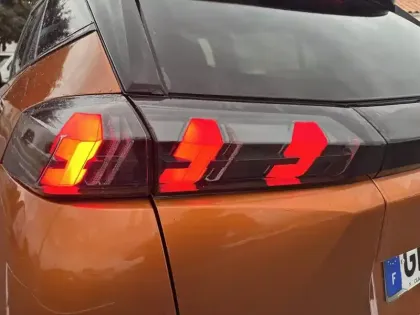 Photo 16 Peugeot 2008  Electrique 136 ch