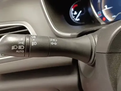 Photo 79 Renault Megane Mégane IV Berline Blue dCi 115