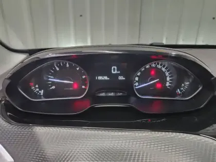 Photo 7 Peugeot 2008  BlueHDi 100ch BVM6