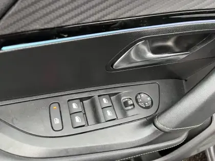 Photo 11 Peugeot 2008  PureTech 130 S&S EAT8