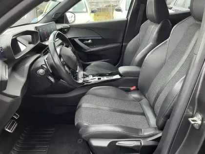 Photo 10 Peugeot 2008  PureTech 130 S&S EAT8