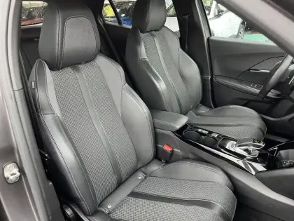 Photo 14 Peugeot 2008  PureTech 130 S&S EAT8