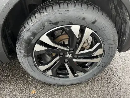 Photo 8 Peugeot 2008  PureTech 130 S&S EAT8