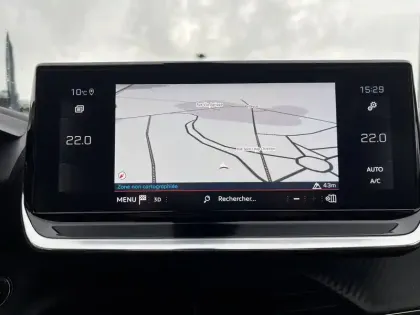 Photo 18 Peugeot 2008  PureTech 130 S&S EAT8